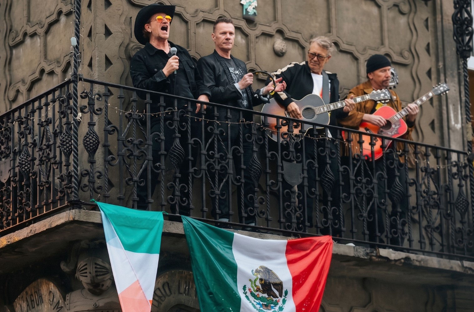 Un vecino de Ciudad de México abre su casa a U2 tras un imprevisto durante la grabación de su videoclip en las calles capitalinas