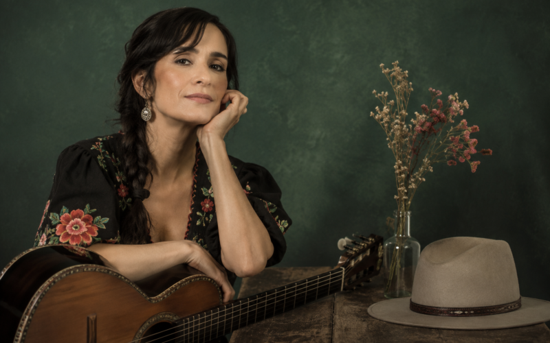 Julieta Venegas vuelve a sus raíces con ‘Norteña’, un álbum que explora la frontera y la identidad