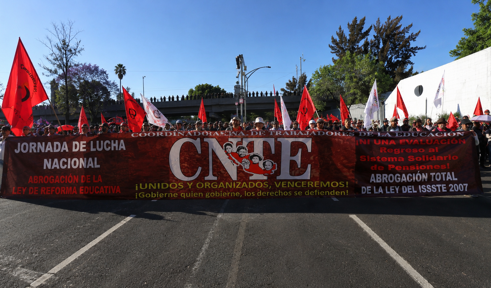 Megamarcha de la CNTE colapsa la Ciudad de México este 15 de mayo