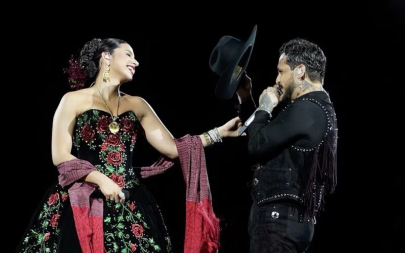 Ángela Aguilar sorprende como invitada especial en el concierto de Nodal