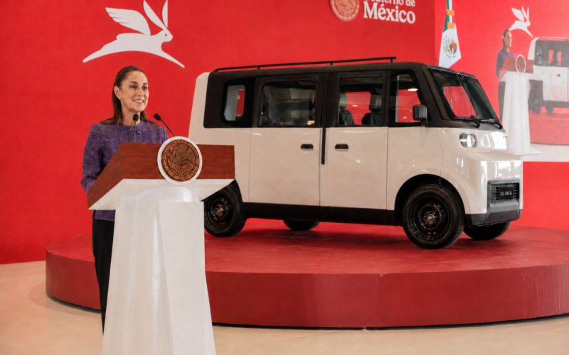 El Tesla Mexicano “Olinia” fue presentado por la Presidenta Claudia Sheinbaum, arrancando el Mundial al volante